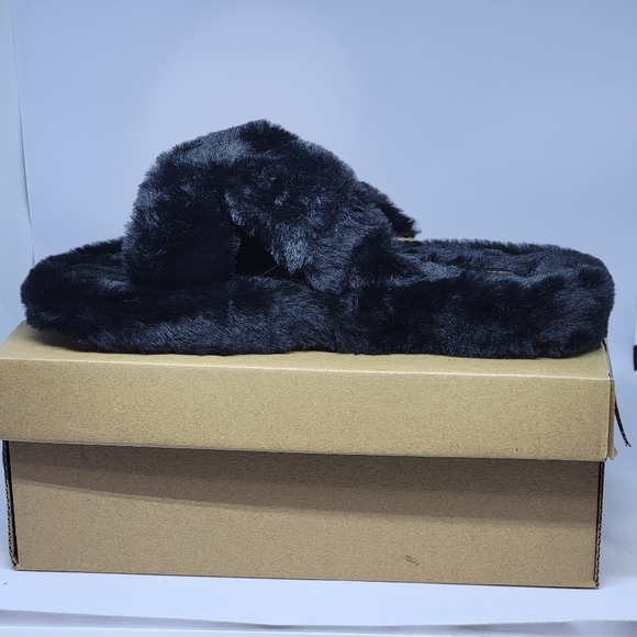Seven7 brand fuzzy slippers size 11 & 9, soft, cross-cross top. NWT - Picture 2 of 5